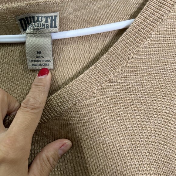 Duluth Trading Sweater Womens M Camel V Neck Merino Wool Knit Pullover Preppy - Picture 2 of 7